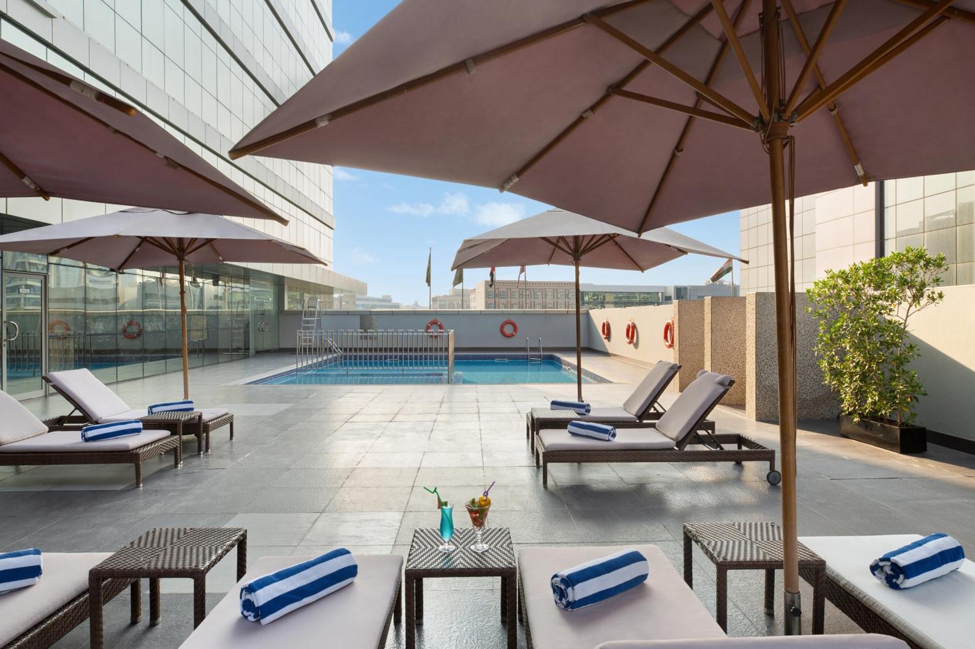 Royal Continental Hotel Dubai Exterior foto