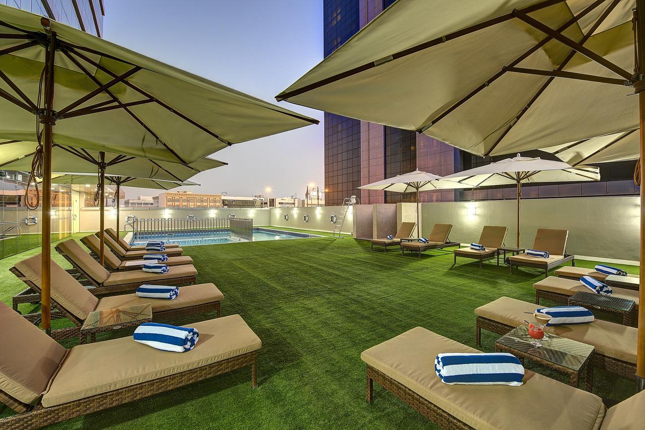 Royal Continental Hotel Dubai Exterior foto